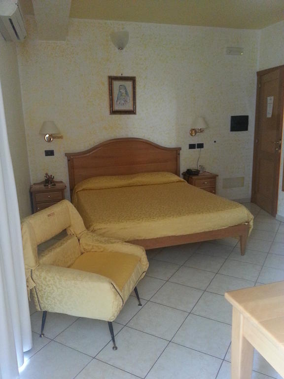 Hotel Mistef Falerna Oda fotoğraf